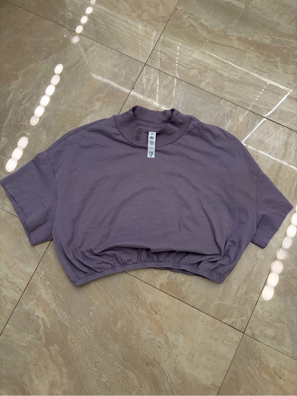 ALO Yoga Lavender Cropped Tee with Elastic Hem